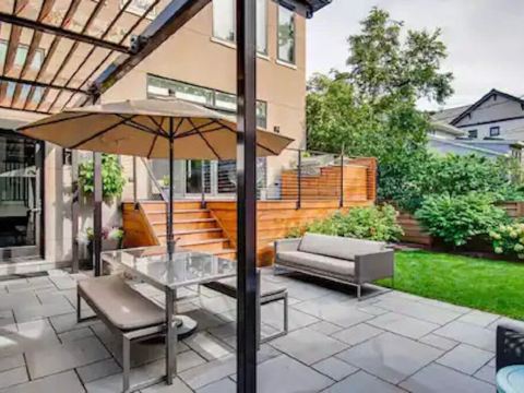 Luxurious, custom built single family home near Wrigley