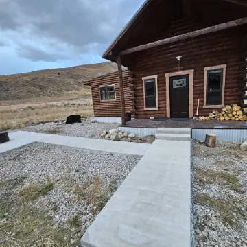 Reboot, Recover, Recreate…Centrally located 20 acre Mill Creek getaway cabin!