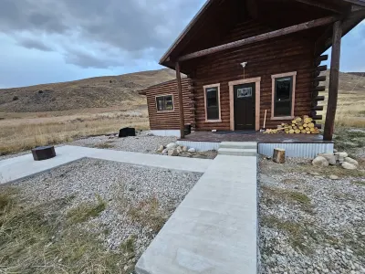 Reboot, Recover, Recreate…Centrally located 20 acre Mill Creek getaway cabin!