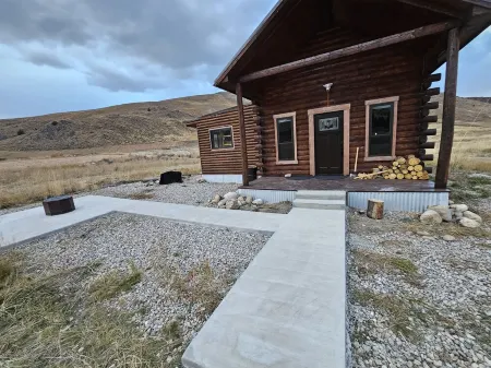 Reboot, Recover, Recreate…Centrally located 20 acre Mill Creek getaway cabin! Отели в г. Анаконда