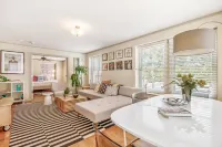 Midtown Light filled Stylish Walkable everywhere