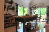 Romantic Tranquil  Riverfront Cottage Rushing Crystal Clear Water Best Rate - 4-Star