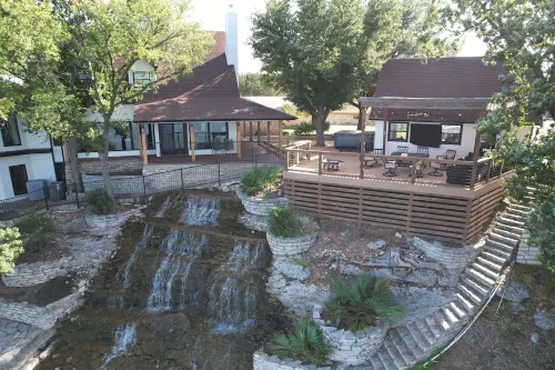 4BDRM Luxury Lakehouse  HotTub, Firepit & BoatDock