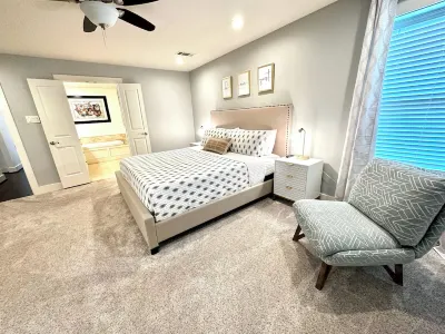 Newly Renovated Home, Centrally Located, Sleeps 10 Hotels in Northwest Houston