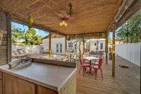 The Beachcomber - Lubbock, TX with an Island Flair! - บังกะโล