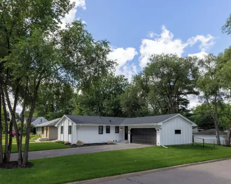 Renovated 5-bedroom house in Minneapolis, Richfield. Hotels in Richfield