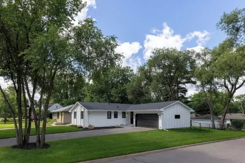 Renovated 5-bedroom house in Minneapolis, Richfield. Hotels in Richfield