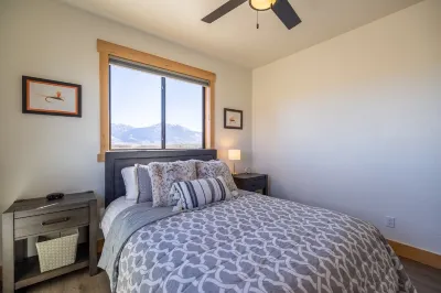 Paradise Awaits Montana ! A new modern cabin between Livingston & Yellowstone 치코 핫스프링스 주변 호텔