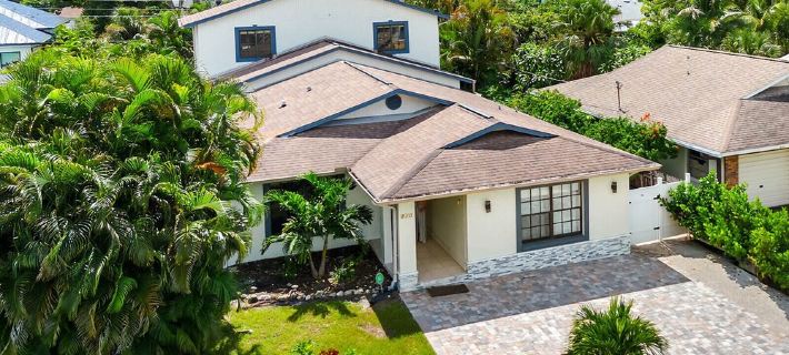 Dream Getaway Away in 6BR/4.5 Bath Oasis with Heated Pool, Steps from the Beach Hotels in North Naples