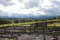 Full house with established garden, summer house, outdoor entertainment area Hotels in Grantown on Spey