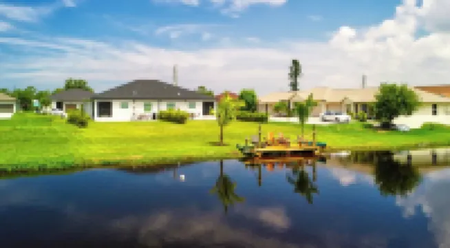 Honeycomb Haven: 3 Bedroom, 6 Guests, Waterfront Dock, Kayaks, Ocean