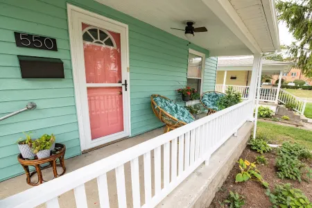 Cozy Two-Bedroom Bungalow with New Kitchen