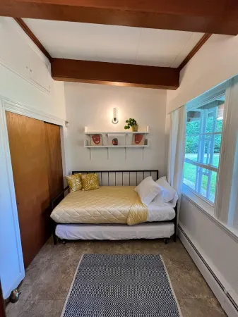 Mid Century Modern Time Capsule….3 miles to downtown Greenville!