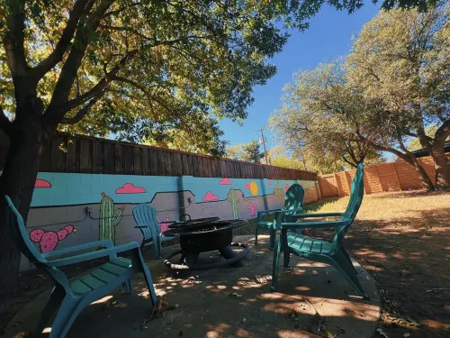 Spacious 6-bedroom house in marvelous Lubbock with AC, WiFi, fitness room