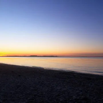 Modern, spacious vacation home - natural beach, space & tranquillity, fireplace