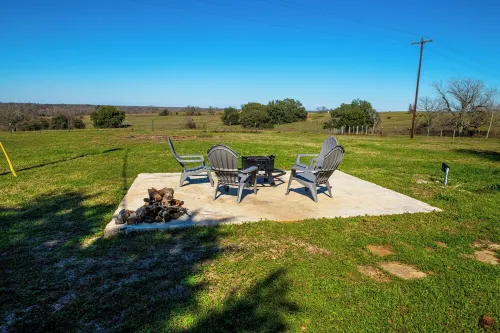 Ranch house in historic Washington, Texas. Wide, open country views