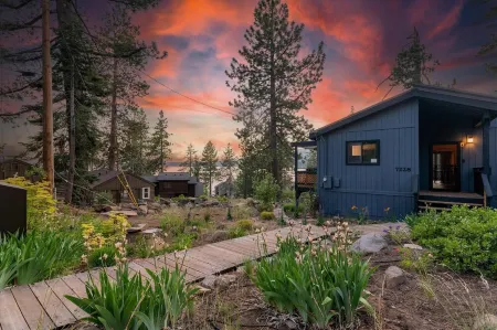 Scenic Lake Views: Snow & Beach Adventures Nearby! Отели в г. Тахо Виста