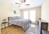 Rustic Retreat 3Bed/3Ba Walk In Quiet Close to Lake TaneyComo & The Landing