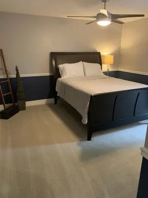 •Treehouse by The Lake•