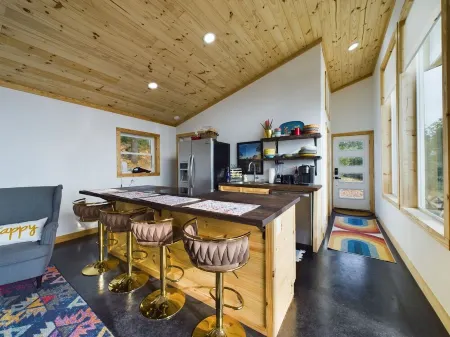 Beautiful modern cabin on top of the mountain with stunning sunset views.