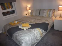 Lovely Paisley Central Location - 2 bedroom apartment. Sleeps 4 Adults