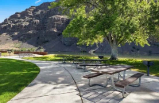 #161 Condo near large pool & shuttle to Gorge Amp-book separately