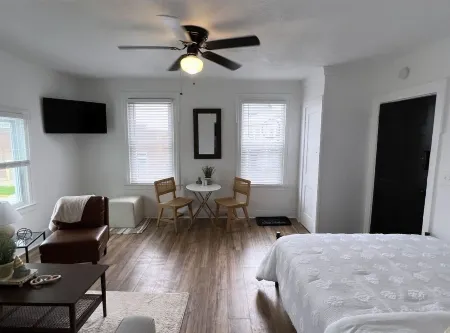 Downtown Sandusky Apartment! Отели в г. Сандаски