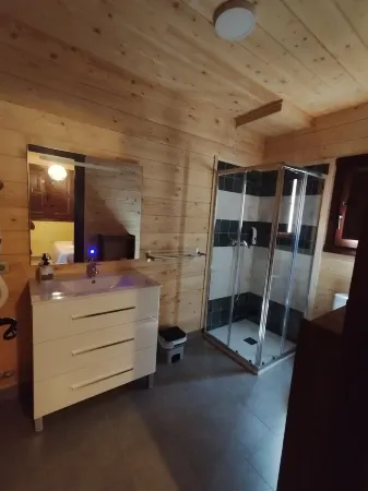 Casas de Madera en las Montañas con Piscina y Barbacoa, en la Sierra del Segura Отели в г. Есте