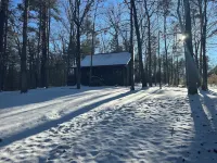 Cozy Cabin on Wooded Acre, Fire Pit, Games, Fully Equipped. Ucstr License#020096