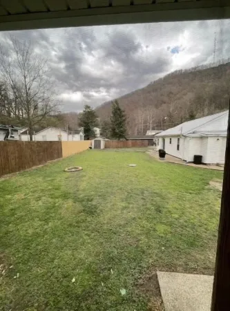 Cozy 3BR home close to trails. Отели в г. Логан