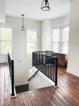 Spacious and Airy Loft/2 king beds/5 bed total/ Overlooking Broadway Ave