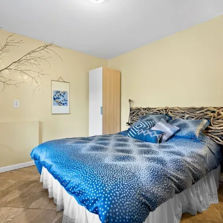 River Retreat with private apartment and deck on the beautiful Delaware River