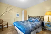 River Retreat with private apartment and deck on the beautiful Delaware River