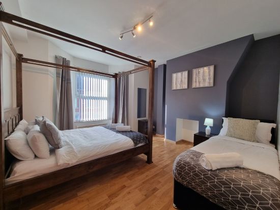 Charming 3-bed house near LFC stadium, only 10 mins drive to city centre!