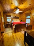 Little Creek Cabin, 2 bedrooms, 1.5 Baths (Sleeps 4)