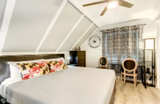 Walk to Metro Station Restaurant Shops 2K2Q1T 2Ba Single Family Home