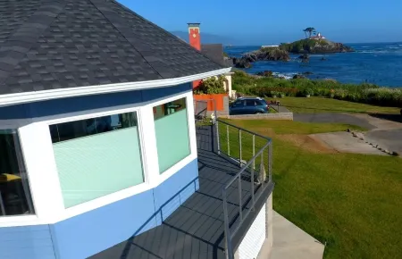 Seaside Vacation Rental    Fantastic Ocean and Battery Point light House veiws