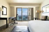 Newly Renovated- Ocean Super Studio w/ Kitchenette