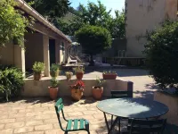 Private apartment with swimming pool and parking space