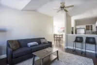 Olathe Sleeping Beauty 3Bdr and 2 Baths. Long Stay