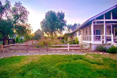 Anavo Farm - A Magical Farmhouse with Views & Animals Galore! Hotel in zona California Horse Center on Flag Is Up Farms