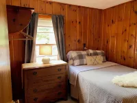 Cozy Lakeside Duplex Cabin on Moosehead, 10-min walk to Downtown Greenville