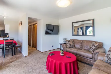 Temple Place #2 is a family friendly & convenient home located in town! Отели в г. Винта Каунти