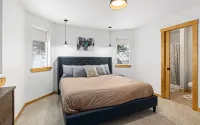AC, Hot tub, Mountain View, Pet friendly Cabin