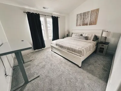 Mountain Ridge Retreat. Less than 1 mile from premier entertainment and shopping Hotel in zona RSL Practice Field