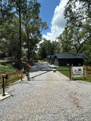 Griffen Mill Properties Cabin #6  next to Uchee Creek.  WiFi and AC in  Salem Al