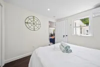 Gold Anchor Cottage - private hot tub getaway! Hotels near Hoxie House