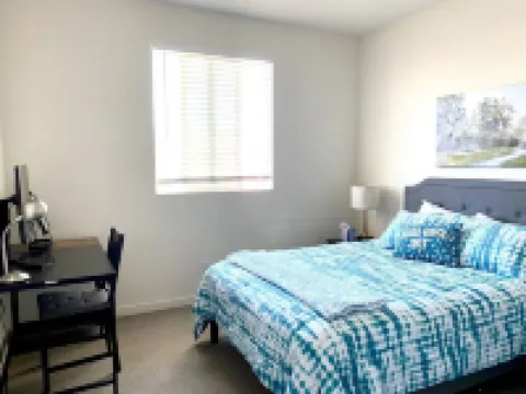 North LA Spacious/Family-Friendly New Home with 5 Bedrooms, 3 Baths, 6 Beds Hotels in Sylmar