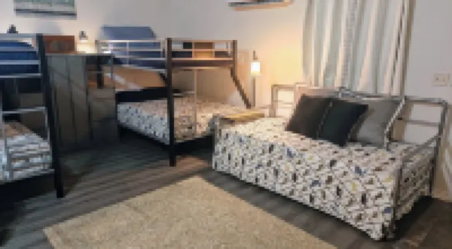 Mountainside Cabin in Medicine Park-Stunning Views-Borders Ft. Sill-Sleeps 18.