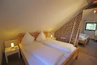 Cozy, comfortably furnished apartment for up to 7 people with balcony Hotels in Immerath